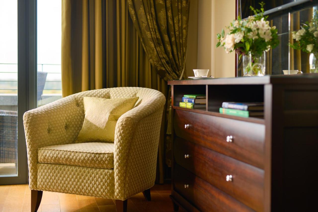 Castlemartyr Resort Hotel ภายนอก รูปภาพ A modern bedroom