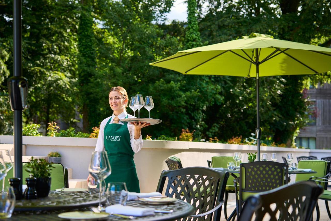 Castlemartyr Resort Hotel ภายนอก รูปภาพ A waitress at the hotel