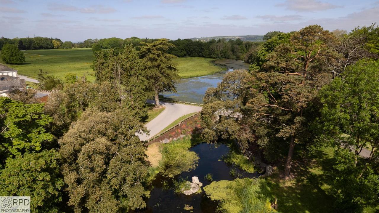 Castlemartyr Resort Hotel ภายนอก รูปภาพ The River Wye at the entrance to the estate