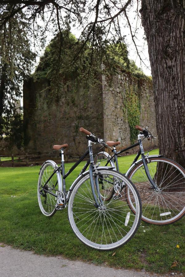 Castlemartyr Resort Hotel ภายนอก รูปภาพ Bicycles at the castle