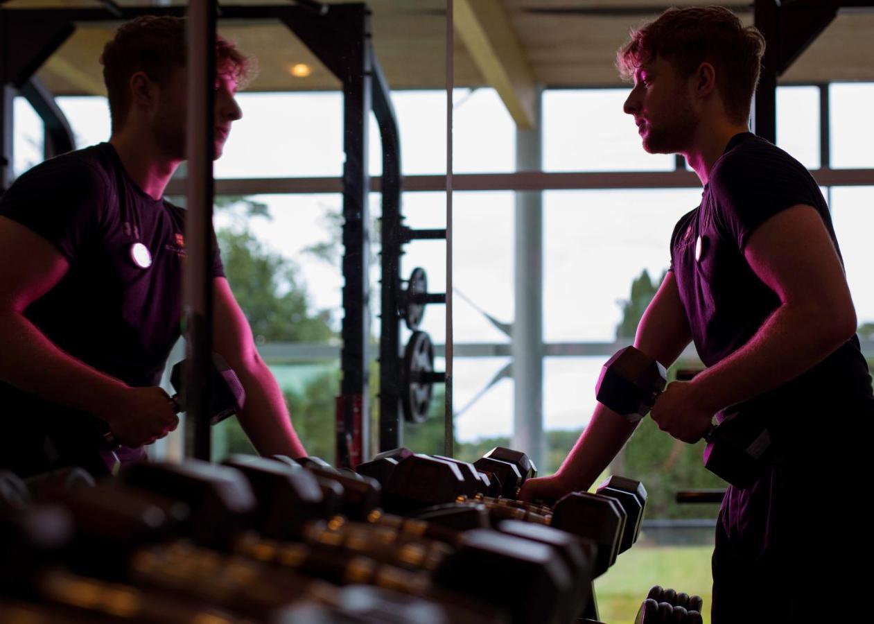 Castlemartyr Resort Hotel ภายนอก รูปภาพ Personal trainer with a client