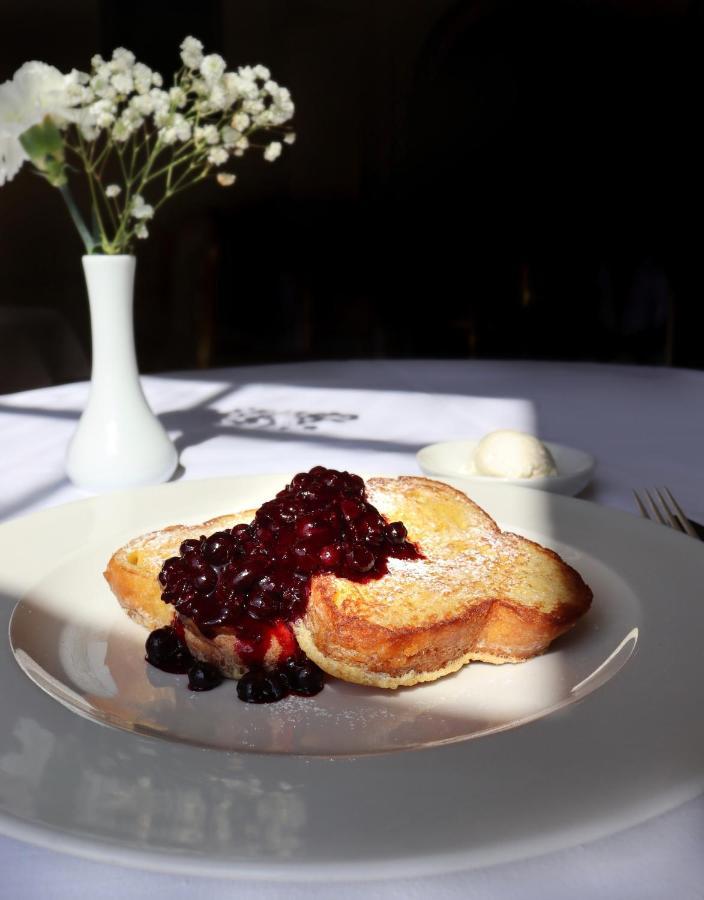Castlemartyr Resort Hotel ภายนอก รูปภาพ French toast with mixed berries