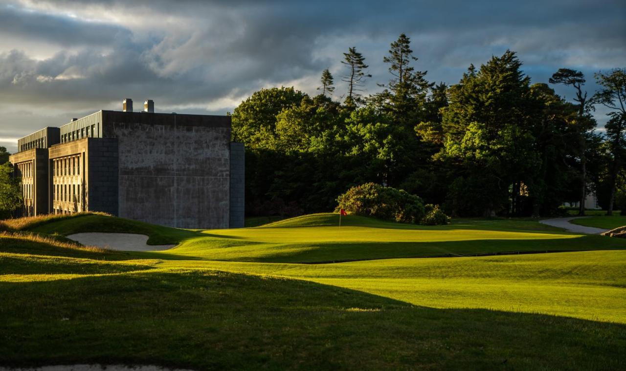 Castlemartyr Resort Hotel ภายนอก รูปภาพ The 18th green
