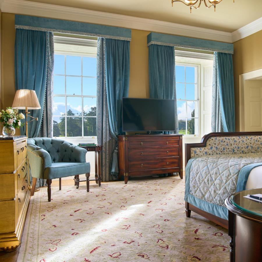 Castlemartyr Resort Hotel ภายนอก รูปภาพ A bedroom at the hotel