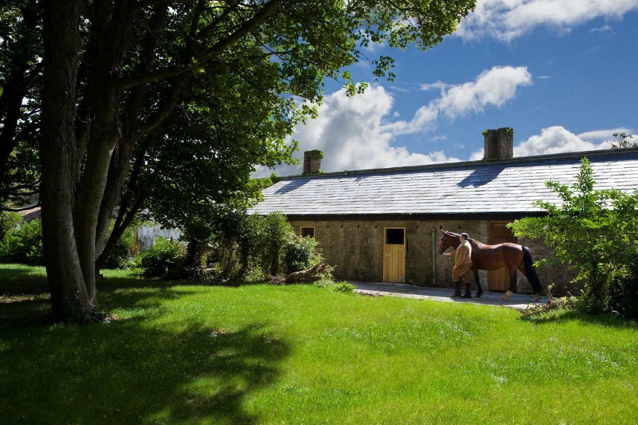 Castlemartyr Resort Hotel ภายนอก รูปภาพ The stable at the centre