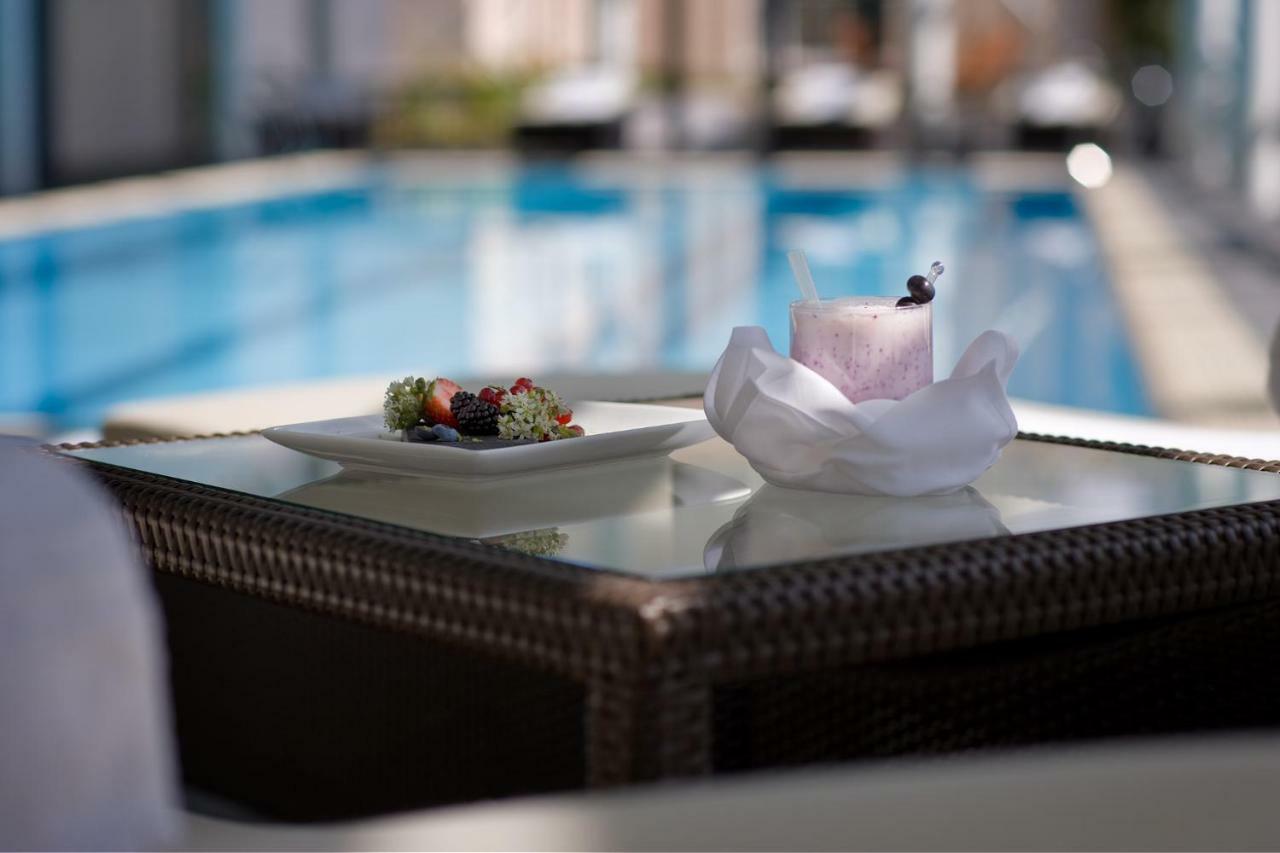 Castlemartyr Resort Hotel ภายนอก รูปภาพ The swimming pool at the hotel